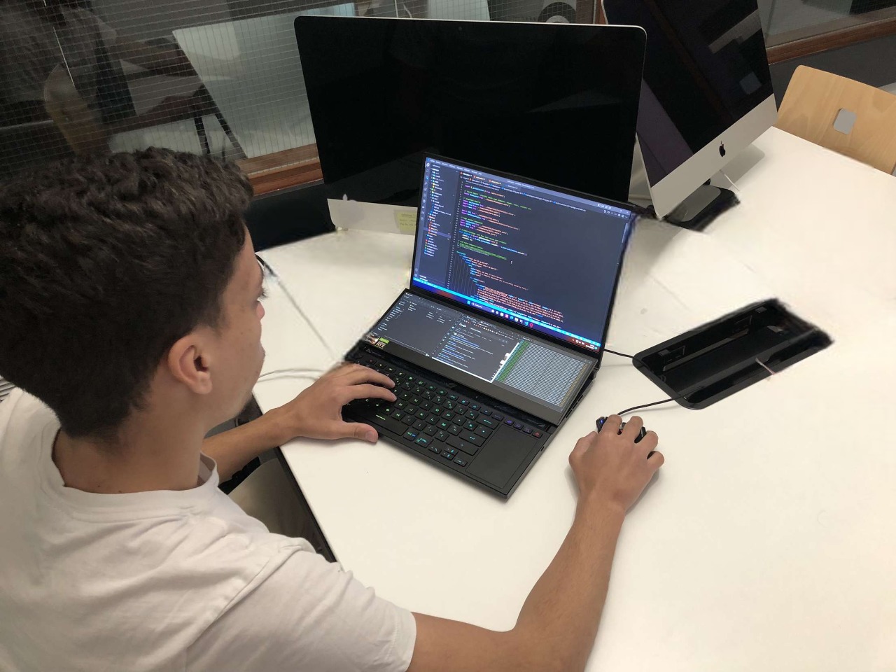 Yanis Harrat at work with a colleague
